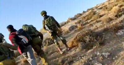 Военнослужищий ЦАХАЛа левых взглядов задержан за бросание камней в других солдат - 9tv.co.il - Израиль - Палестина