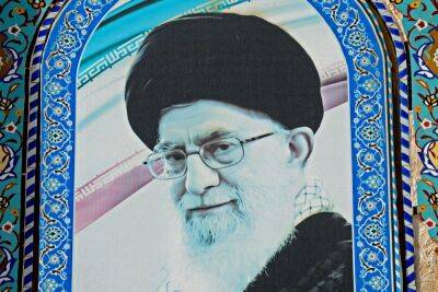 Амини Махсы - Хаменеи обвиняет Израиль в организации беспорядков в Иране - news.israelinfo.co.il - Израиль - Германия - Иран - Сша - Евросоюз - Франция - Испания - Тегеран - Дания