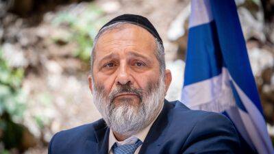 Яир Лапид - Биньямин Нетаньяху - Арье Дери - Кол Хай - Лидер партии ШАС: хотя Нетаньяху не религиозный человек, он знает, что традиция – это еврейская религия - 7kanal.co.il - Израиль