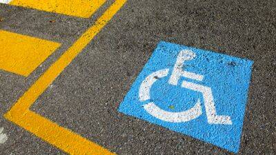 Суд Иерусалима разрешил инвалидам парковаться на местах для машин полиции - vesty.co.il - Израиль - Иерусалим