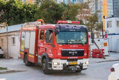 Мужчина выпрыгнул с третьего этажа из-за ночного пожара в Тель-Авиве - news.israelinfo.co.il - Тель-Авив