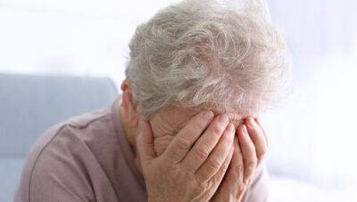 Мошенница в Холоне похитила у 78-летней пенсионерки тысячи шекелей - vesty.co.il - Израиль