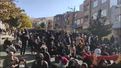 Аля Хаменеи - Протесты в Иране: более 400 погибших. Тегеран говорит о провокациях - svoboda.org - Иран - Азербайджан - Тегеран - Осло - Курдистан