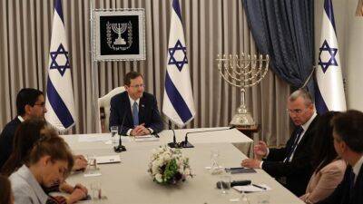 Биньямин Нетаньяху - Ицхак Герцог - Мири Регев - Ожидается, что Нетаньяху получит 64 рекомендации, и после этого Герцог поручит ему формирование правительства - 7kanal.co.il - Израиль