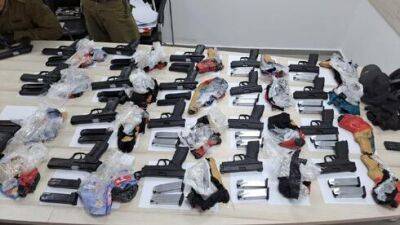 Предотвращены убийства: 20 пистолетов перехвачены на пути в Израиль из Ливана - vesty.co.il - Израиль - Турция - Ливан - Туба-Зангария