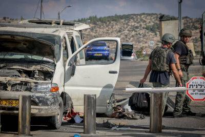 Израильский автомобиль сбил насмерть двух палестинцев. В ПА объявили это «автомобильным терактом» - news.israelinfo.co.il - Израиль