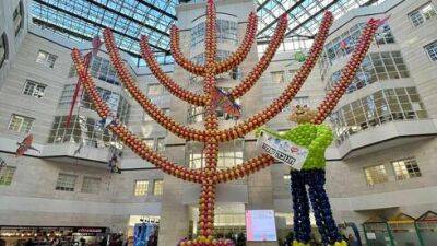 Ханукия с 5-этажный дом из 35.000 шаров: праздничное чудо в больнице "Шнайдер" - vesty.co.il - Израиль