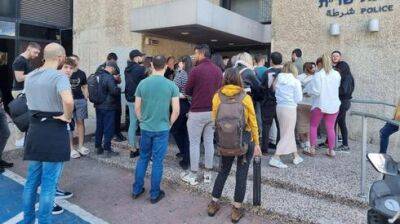Полиция пригласила израильтян опознать краденые смартфоны - и не отвечает на звонки - vesty.co.il - Израиль - Тель-Авив