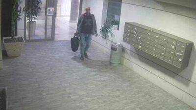 Подозрительный мужчина разгуливает по Петах-Тикве и заходит в дома - vesty.co.il - Израиль - Хеврон