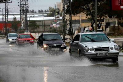 Сильные дожди в Гуш-Дане: провал дороги в центре Тель-Авива, наводнение в Ришоне - nashe.orbita.co.il - Израиль - Тель-Авив - район Газая - Гуш