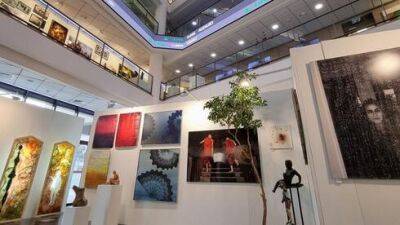 Выставка "Израильское искусство - 2022": художники, банк и меценаты объединились для помощи подросткам - vesty.co.il - Израиль - Тель-Авив