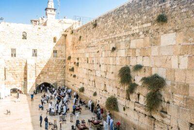 Известный голливудский актер посетил Иерусалим и оставил записку в Стене Плача - cursorinfo.co.il - Израиль - Иерусалим