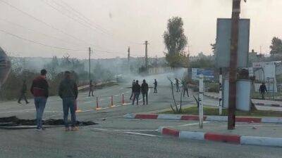 Террористы бросали камни в машины возле Рамаллы, солдаты ЦАХАЛа открыли огонь - vesty.co.il - Израиль - Палестина
