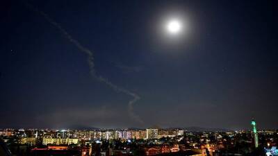 Израиль - Израиль нанес ракетные удары по Сирии - iz.ru - Израиль - Россия - Сирия - Дамаск - Бейрут - Латакия - поселение Закия, Дамаск