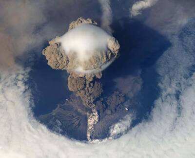 Сильнейшее извержение подводного вулкана Тонга спровоцировало 590 тысяч ударов молнии и мира - cursorinfo.co.il - Израиль - Тонга