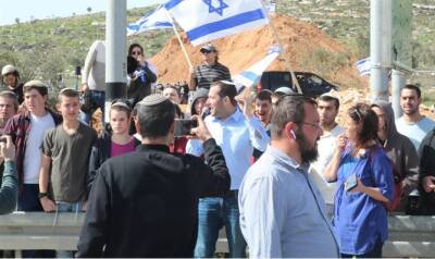 Беня Ганц - Офер Касиф - Яир Голан - Самария Йоси - Габи Ласки - Моше Раз - Израиль - Левые активисты и депутаты «Мерец» устроили марш протеста. Правые активисты обратились с призывом к правительству - 7kanal.co.il - Израиль - Эвиатар