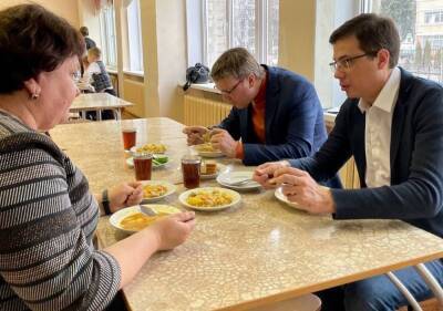 Шалабаев проверил качество еды в школе в Московском районе - vgoroden.ru - Израиль - Нижний Новгород