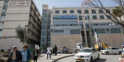 Посетитель в больнице набросился на охранников, попросивших его надеть маску - detaly.co.il - Иерусалим