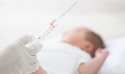 Израильские регуляторы вакцин вскоре могут начать обсуждение прививку от COVID для детей в возрасте шести месяцев, поскольку решение FDA ожидается через несколько недель. - 7kanal.co.il - Израиль - Сша