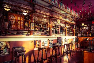 В Англии закрылся бар, который пережил чуму и проработал более тысячи лет и мира - cursorinfo.co.il - Израиль - Лондон - Англия - Антарктида