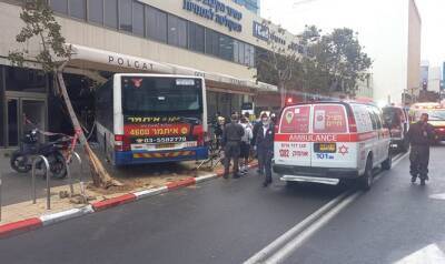 Четыре человека пострадали в результате аварии на улице Ахад-ха-Ам в Тель-Авиве - 7kanal.co.il - Тель-Авив