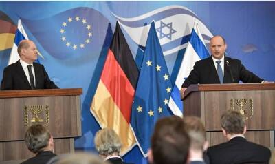 Нафтали Беннет - Давид Бен-Гурион - Олафом Шольцем - Премьер-министр Беннетт говорит, что лидеры должны «сделать все возможное, чтобы остановить кровопролитие», и что «еще не поздно» договориться о прекращении войны на Украине. - 7kanal.co.il - Израиль - Иерусалим - Германия - Украина