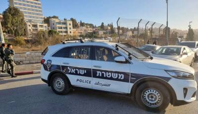 Мини-теракт в Иерусалиме: араб ударил полицейского ножом и сбежал - 9tv.co.il - Израиль - Иерусалим