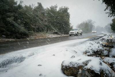 Снежный март: на Голанах и в Цфате выпал снег, несколько шоссе закрыты для проезда - news.israelinfo.co.il - Израиль