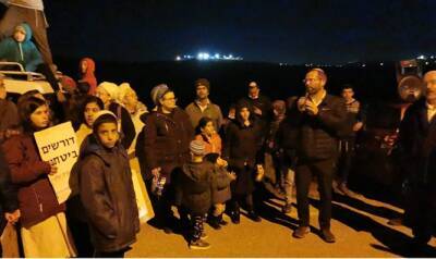 Израиль - Жители Гуш-Шило провели акцию протеста у въезда в палестинскую деревню, негодуя на эскалацию террора - 7kanal.co.il - Израиль - Палестина - Иерусалим