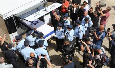Амир Хури - Полицейский, убитый во время перестрелки в Бней-Браке, похоронен среди пейзажей Галилеи. На похороны приехали десятки харедим из Бней-Брака - 7kanal.co.il - Израиль - Из