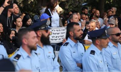 Израиль - Бар-Лев Омэр - Тысячи людей пришли проводить погибшего полицейского в последний путь на кладбище в Ноф ха-Галиль - 7kanal.co.il - Израиль - Украина