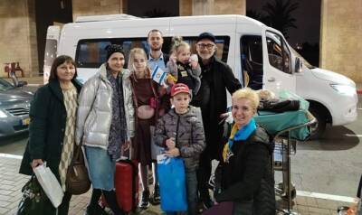 Гуш Шломо Нееман - Первая семья беженцев из Украины прибыла в Израиль и направляется в поселение Кфар-Эльдад в Гуш-Эционе - 7kanal.co.il - Израиль - Украина
