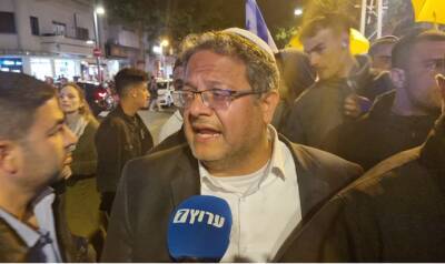 Итамара Бен-Гвира - Габи Ласки - Крайне-левые «напади» на лидера партии «Оцма Иегудит», когда тот пришел на место теракта на улице Дизенгоф - 7kanal.co.il - Израиль - Тель-Авив - Тель-Авив
