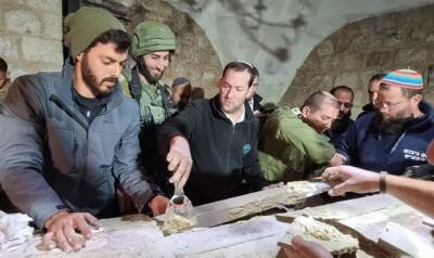 Даган - Даган Йосси - После погромов, устроенных палестинцами, Совет Самарии проводит специальную операцию по восстановлению гробницы - 7kanal.co.il - Израиль - Палестина