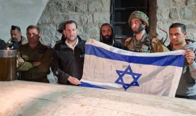 Самария Йоси - Даган - По окончании ремонтных работ в гробнице Йосефа, был поднят израильский флаг, и прозвучала «Ха-Тиква» - 7kanal.co.il - Израиль