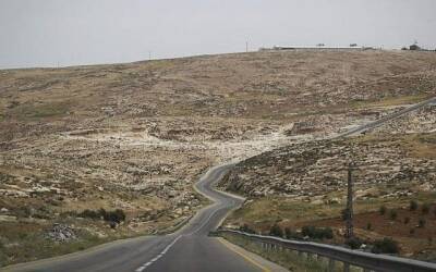 Иегуда Фукс - Евреи блокируют открытие дороги в Иудею и Самарию для палестинских арабов - cursorinfo.co.il - Иерусалим - поселение Кедар