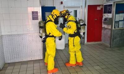 Пожарные работают в отеле в Эйлате после того, как сотрудник смешал опасные химические вещества, вызвав реакцию - 7kanal.co.il - Эйлат - Эйлат