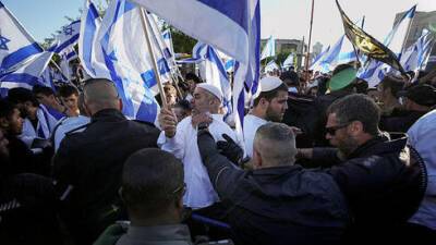 Полиция остановила Марш с флагами в Иерусалиме - vesty.co.il - Израиль - Иерусалим