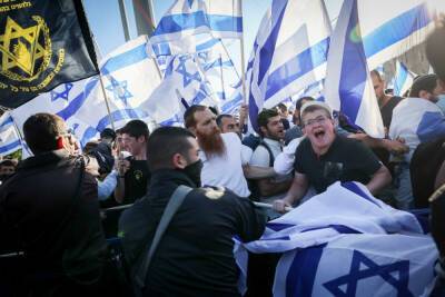 Полиция и МАГАВ пытаются сдержать сотни демонстрантов во главе с Бен-Гвиром - news.israelinfo.co.il - Израиль - Иерусалим