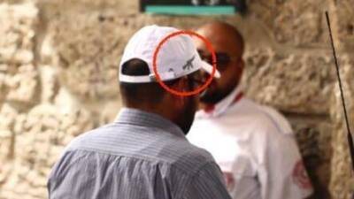 "Модный террор": в Восточном Иерусалиме полюбили футболки и кепки с автоматом М-16 - vesty.co.il - Израиль - Палестина - Иерусалим - Восточный Иерусалим