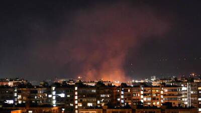 Башар Асад - Взрывы в Дамаске: Сирия обвинила Израиль в ракетном ударе - vesty.co.il - Израиль - Сирия - Дамаск - Sana