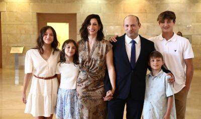 Нафтали Беннет - ШАБАК все больше уверен, что угрозы смертью сыну и жене премьер-министра исходили не от одного лица - 7kanal.co.il - Израиль