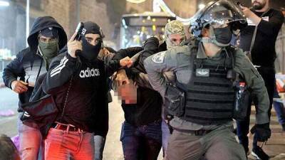 Беспорядки в Иерусалиме: 10 арабов задержаны, полицейский ранен - vesty.co.il - Израиль - Иерусалим