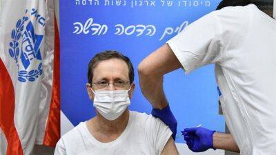 Нахман Эш - Альрой Шарон - Исследователи пришли к выводу, что четвертая доза вакцины Pfizer дает очень кратковременную защиту от заражения коронавирусом - 7kanal.co.il - Израиль