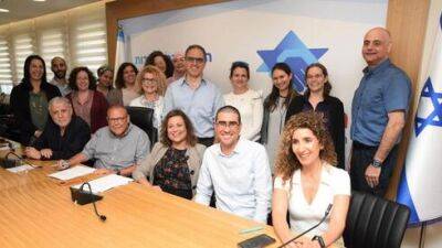 Социальным работникам в Израиле повысят зарплату на 20%: подробности - vesty.co.il - Израиль