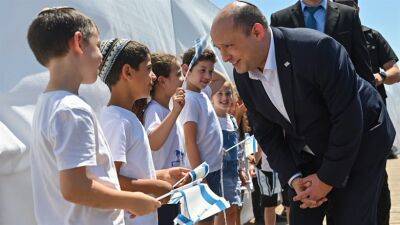 Нафтали Беннет - Зеэв Элькин - Премьер-министр посетил Элькану, чтобы отметить 45-летие со дня основания общины - 7kanal.co.il - Израиль - Ливан