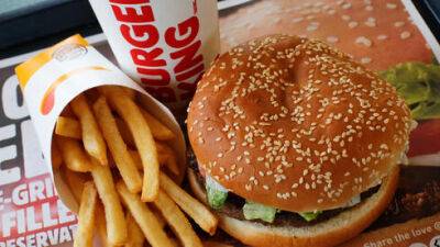 Израильтянин подал в суд из-за некошерного чизбургера: было слишком вкусно - vesty.co.il - Израиль - Тель-Авив - Из
