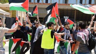 Палестинские флаги в Беэр-Шеве: сотни студентов отметили день арабской "катастрофы" - vesty.co.il - Израиль - Беэр