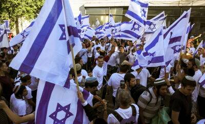 Несмотря на угрозы ХАМАСа: в "Марше флагов" в Иерусалиме участвуют около 50 тысяч человек. ВИДЕО - 9tv.co.il - Израиль - Палестина - Иерусалим