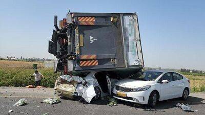 Трагедия на шоссе возле Ашдода: грузовик рухнул на машины с людьми - vesty.co.il - Израиль